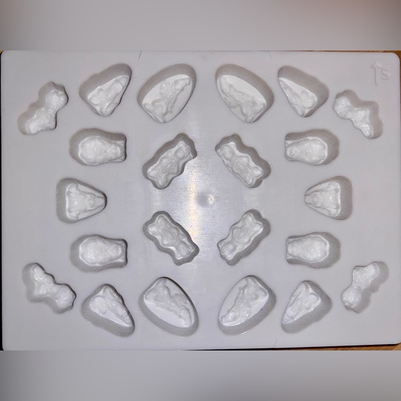 Walt Disney World Official Park Chocolate Mold Multi Character Cast Exclusive - Picture 1 of 8